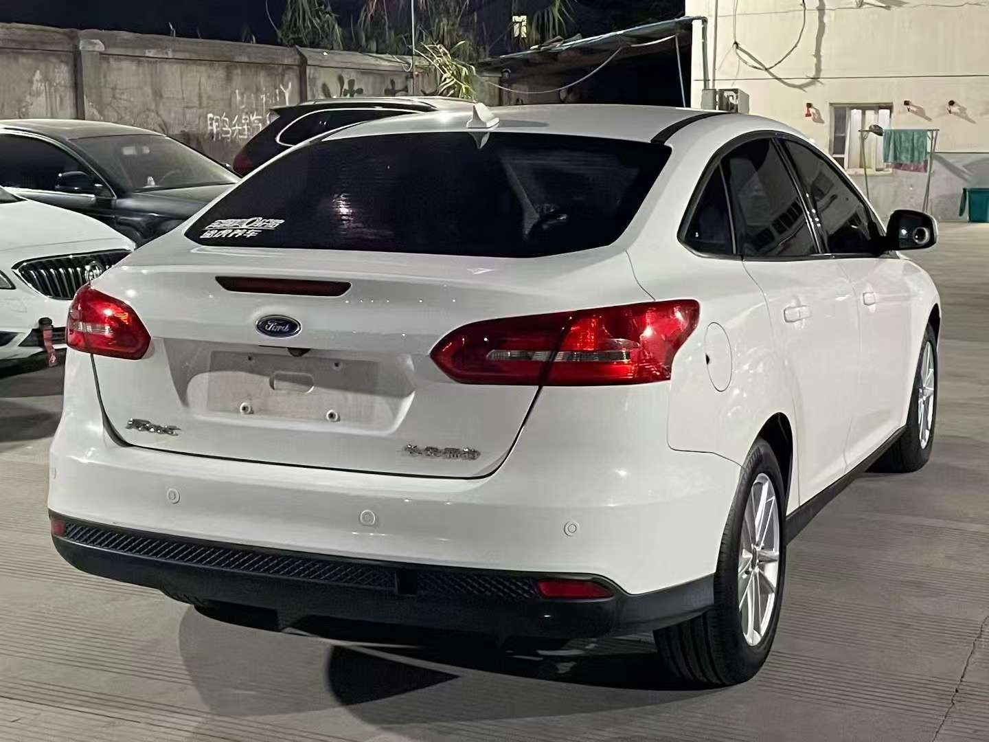Ford Focus 2018 1.6L Automatic Sunroof Edition 9