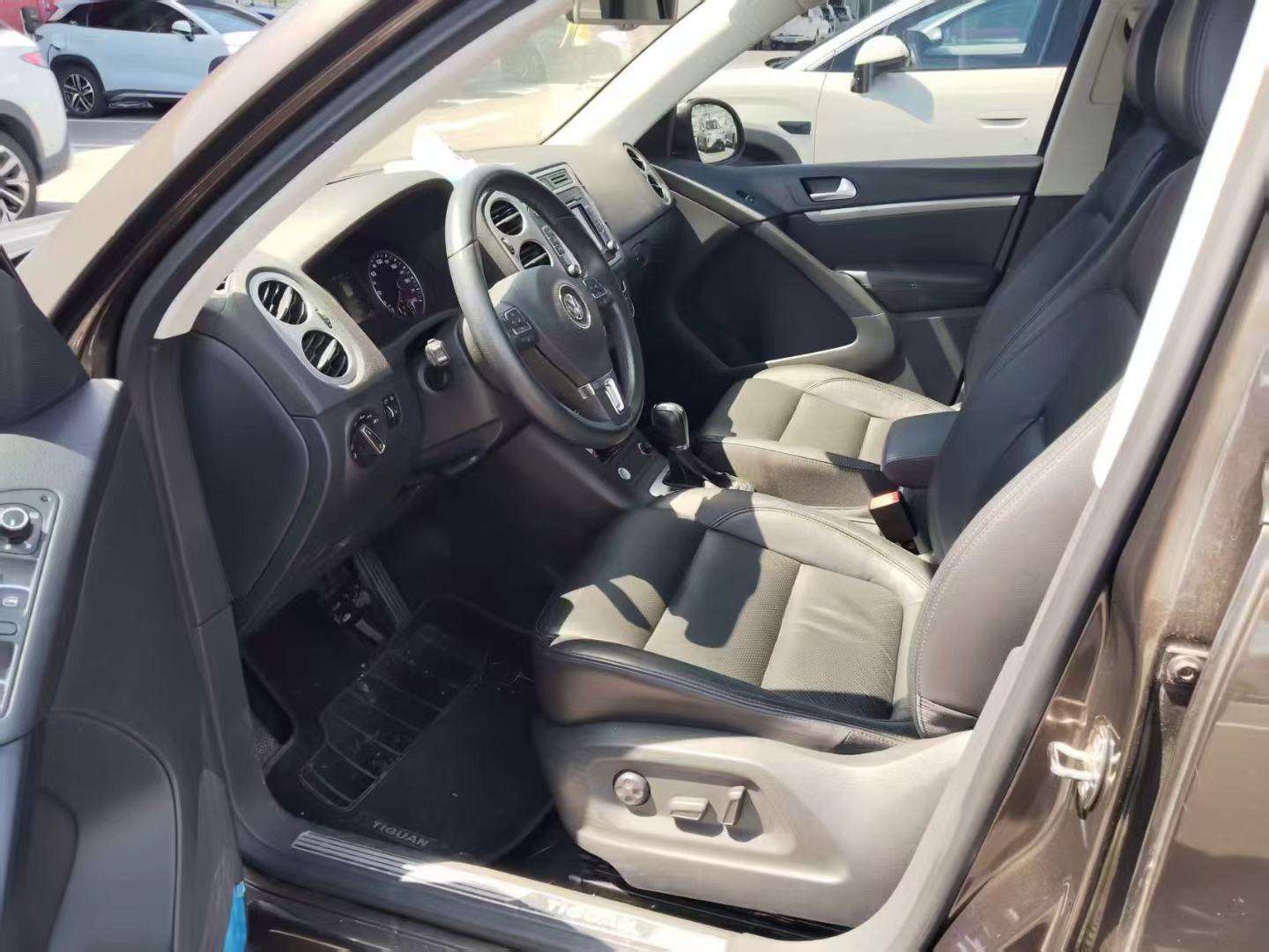 Volkswagen Tiguan 1.8T FWD Luxury Edition 3