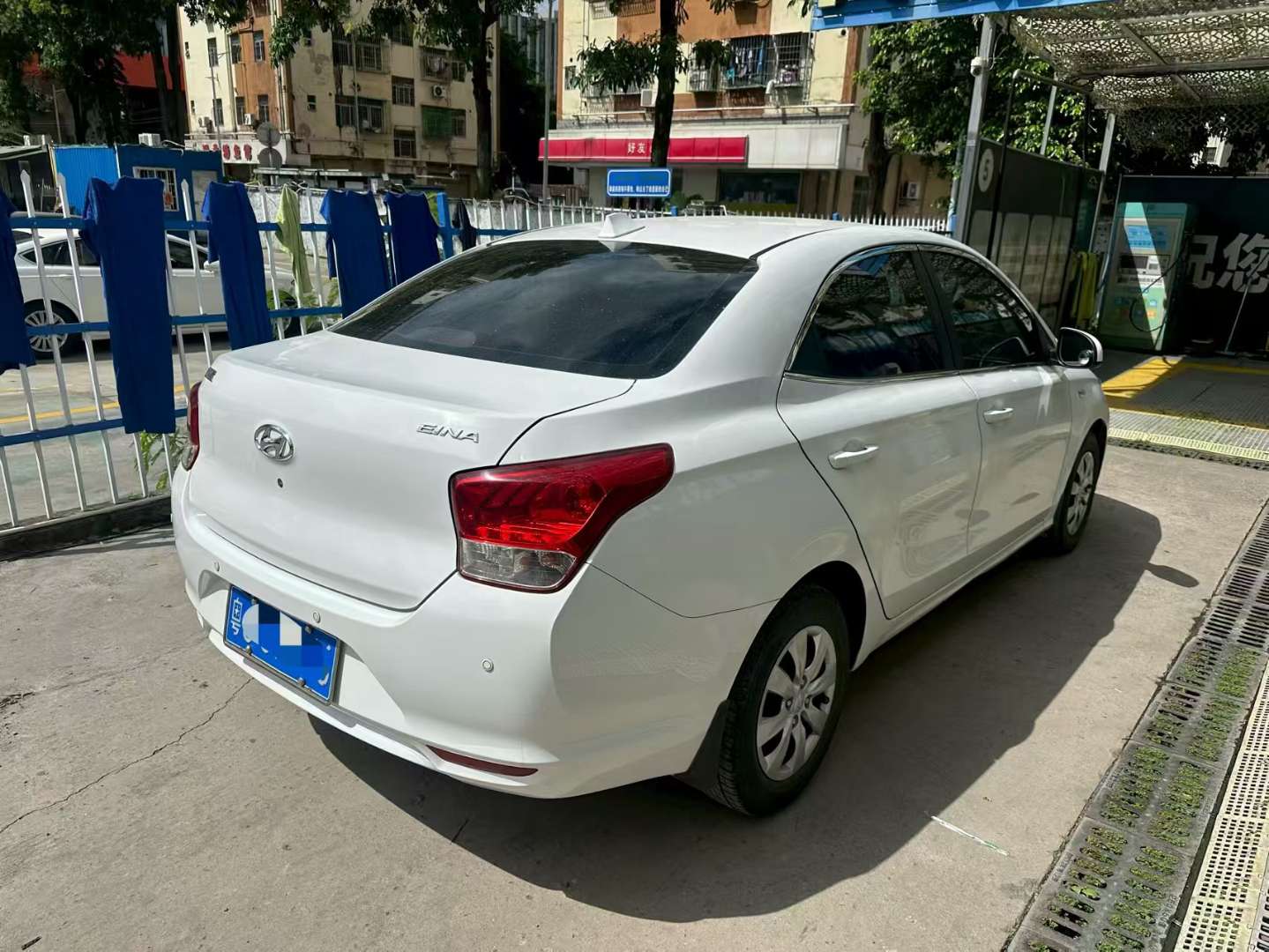 Hyundai Verna 1.4L Manual Refresh Edition 3