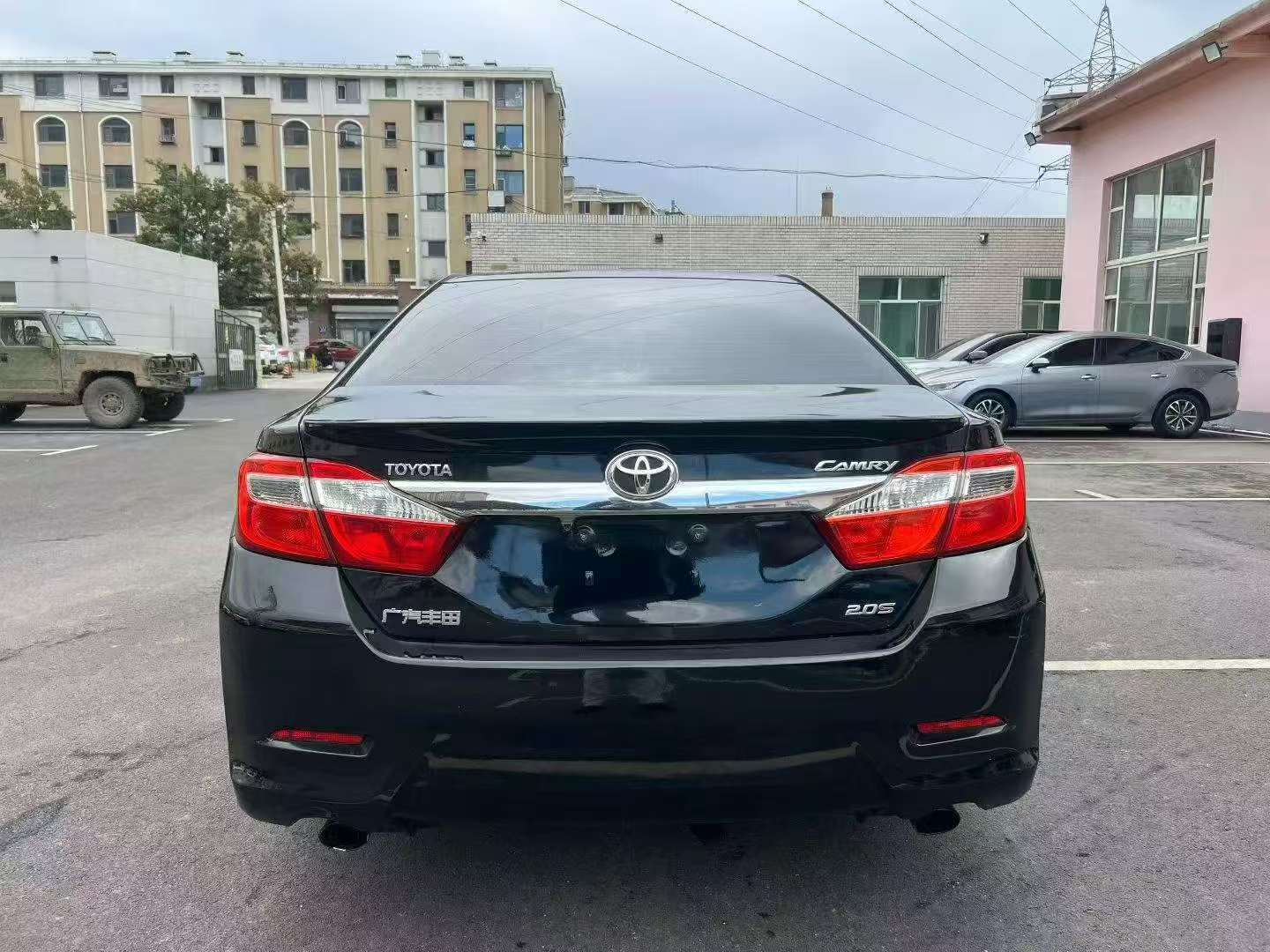Toyota Camry 2013 2.0S 8