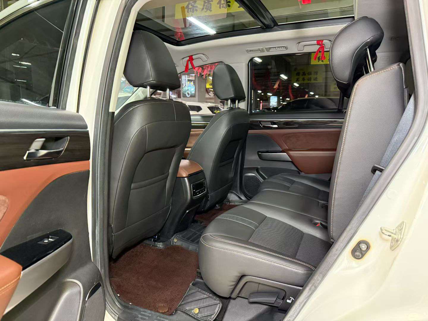 Trumpchi GS8 320T 2WD Luxury 6