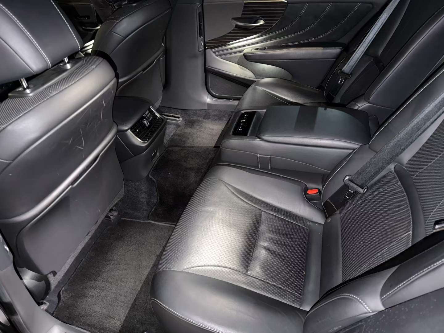 Lexus LS 3.5 CVT/Automatic Excellence Edition 6