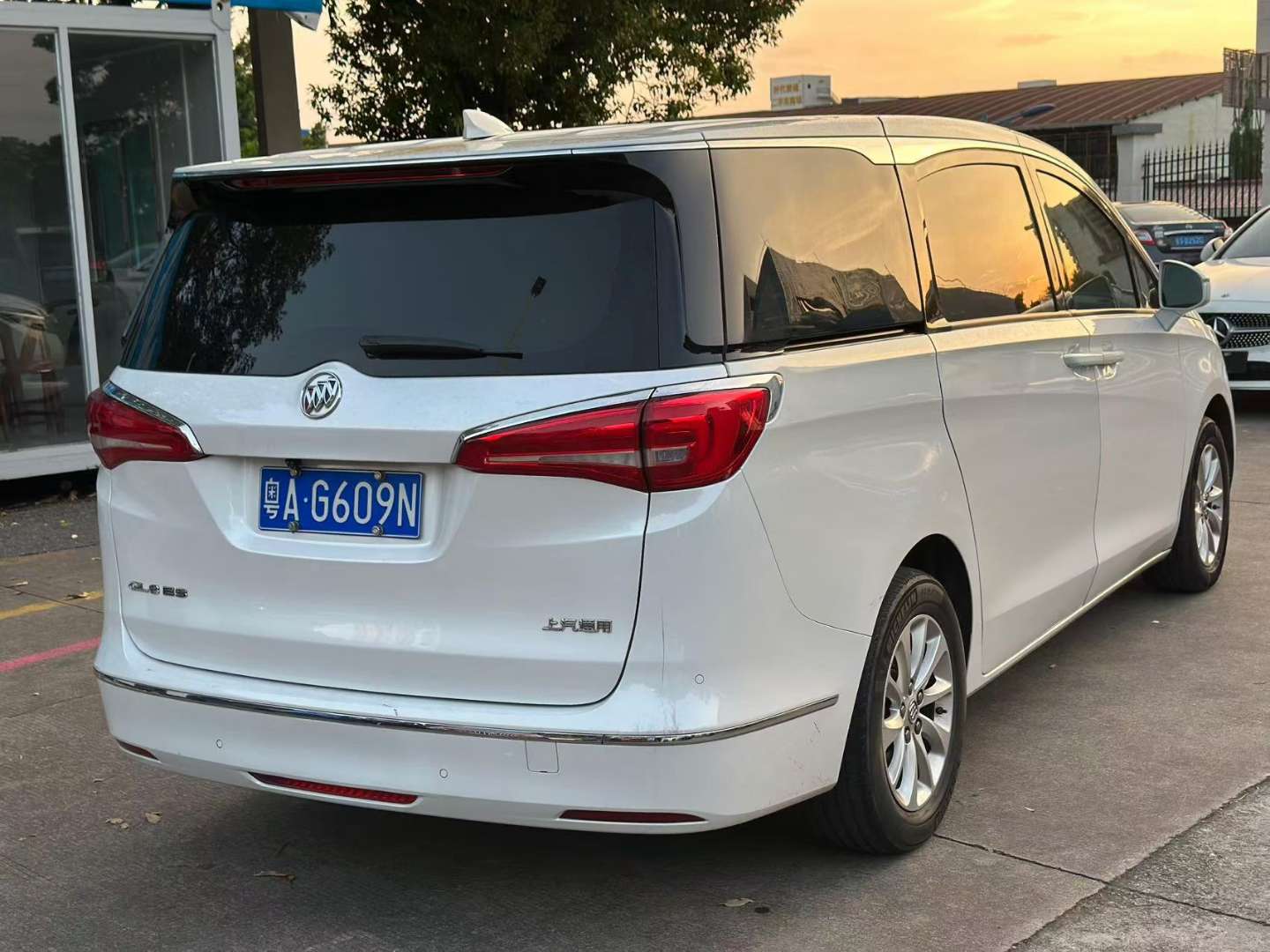 Buick GL8 2017 2.0T ES 28T Prestige 3