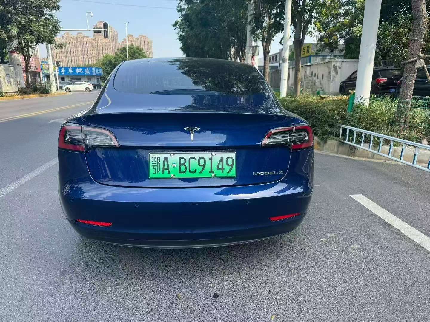 Tesla Model 3 4