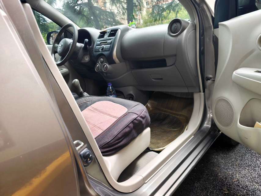 Nissan Sunny 4