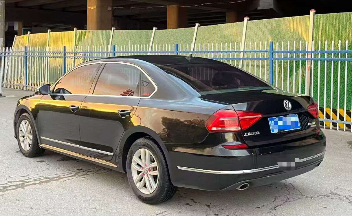 Volkswagen Passat 1.8T Premium Edition 8