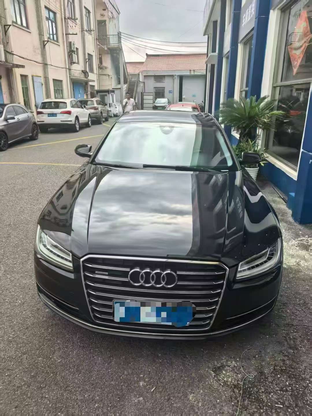 Audi A8 3.0T 4-Seat 2