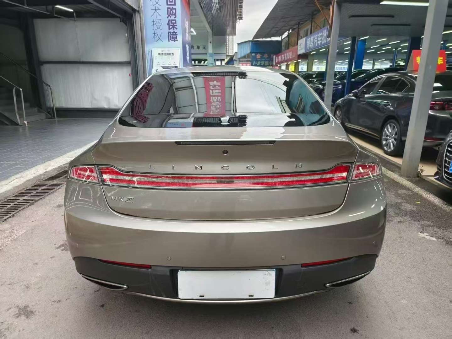 Lincoln MKZ Premium Edition 4