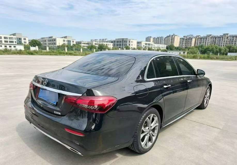Mercedes-Benz E-Class 3