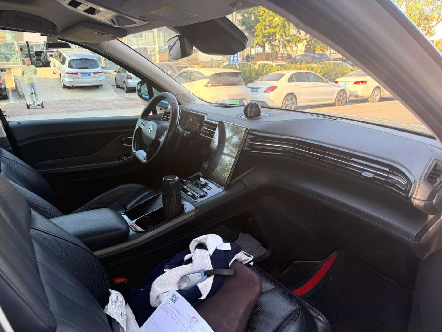 NIO ES8 Standard Edition 6 Seats 3