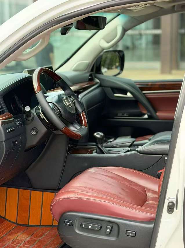 Lexus LX 2017 LX570 5.7 Premium Luxury Edition 8-Seater 4