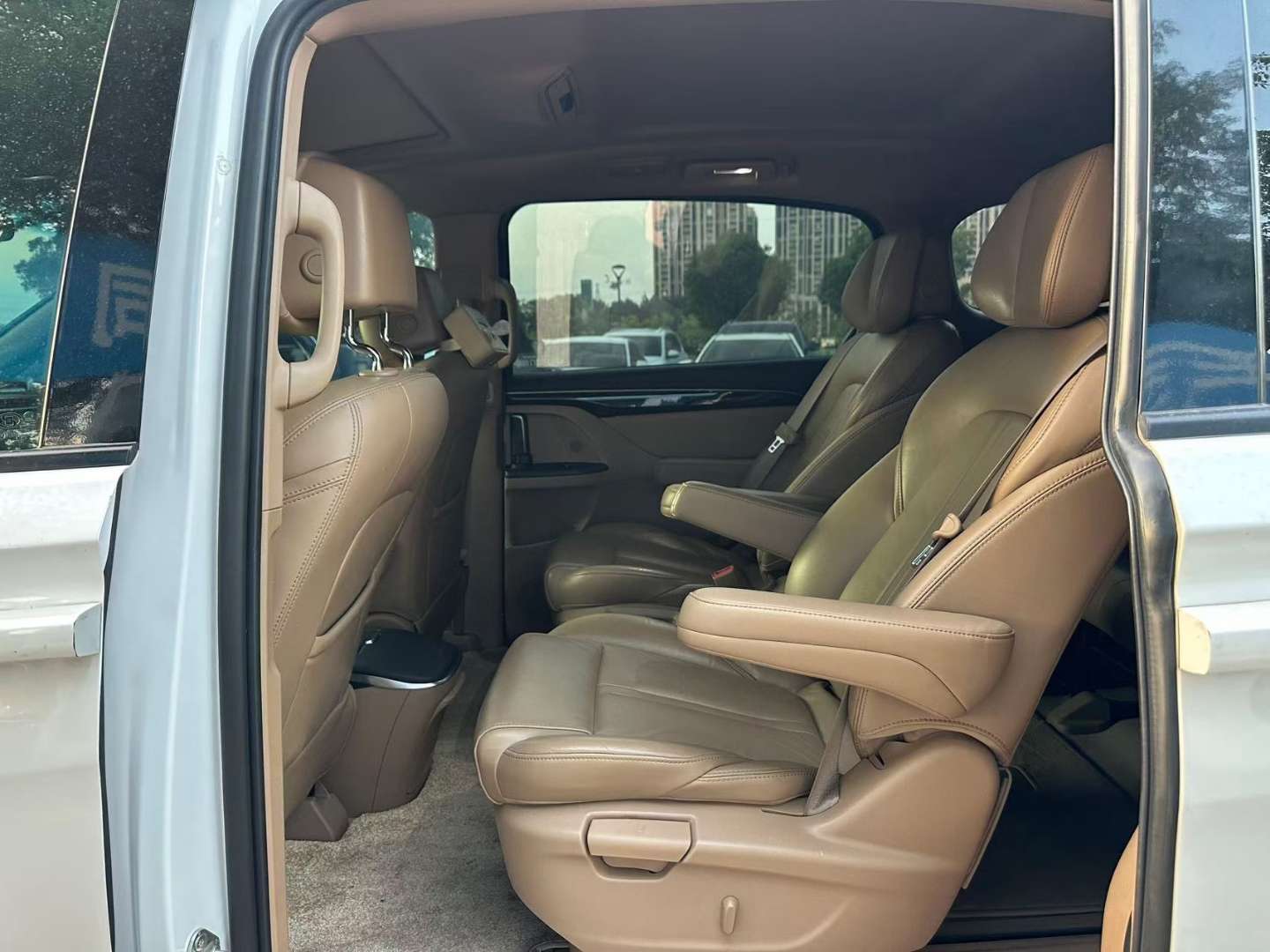 Buick GL8 2017 2.0T ES 28T Prestige 7