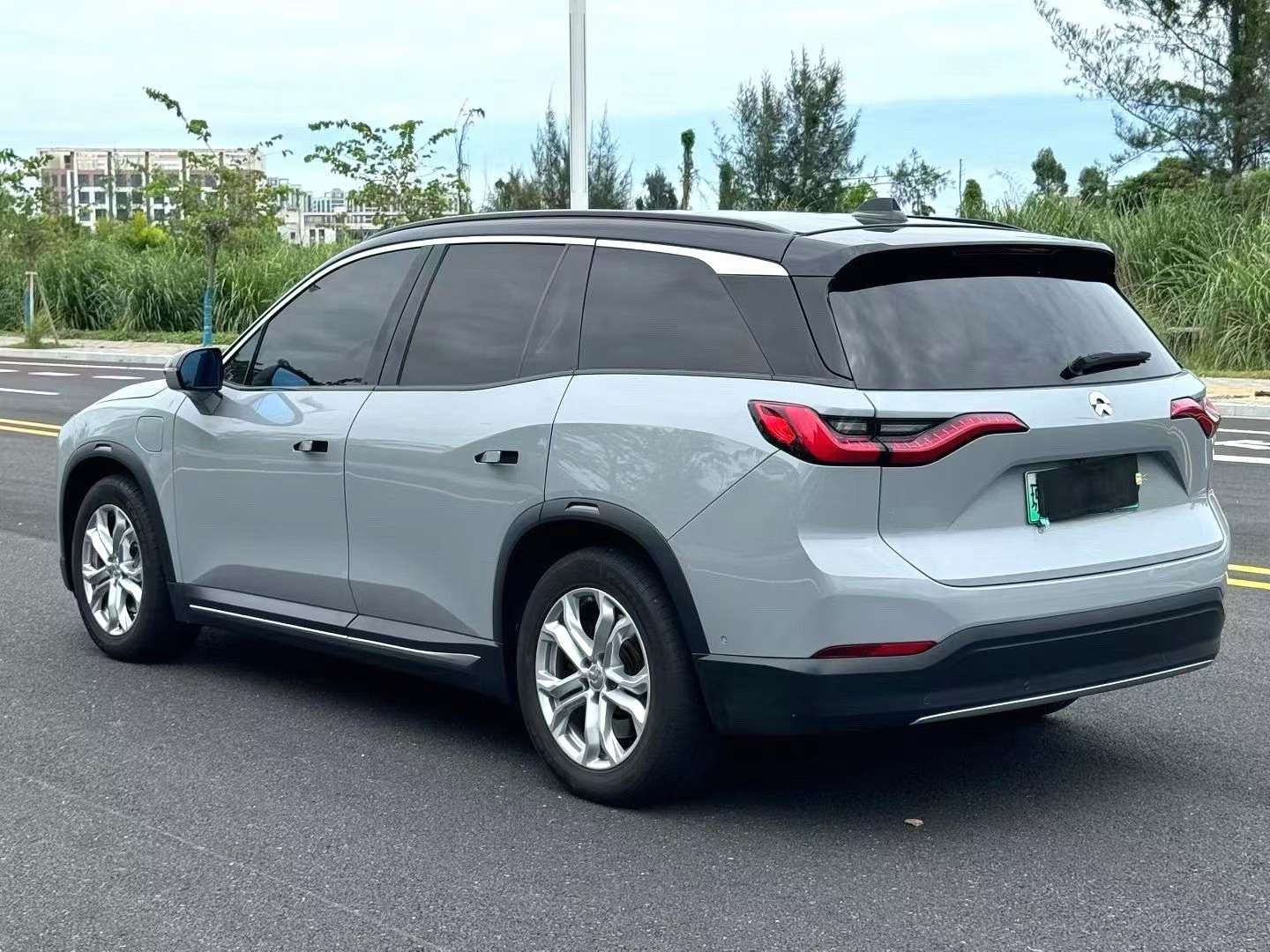 NIO ES8 Standard Edition 6 Seats 8