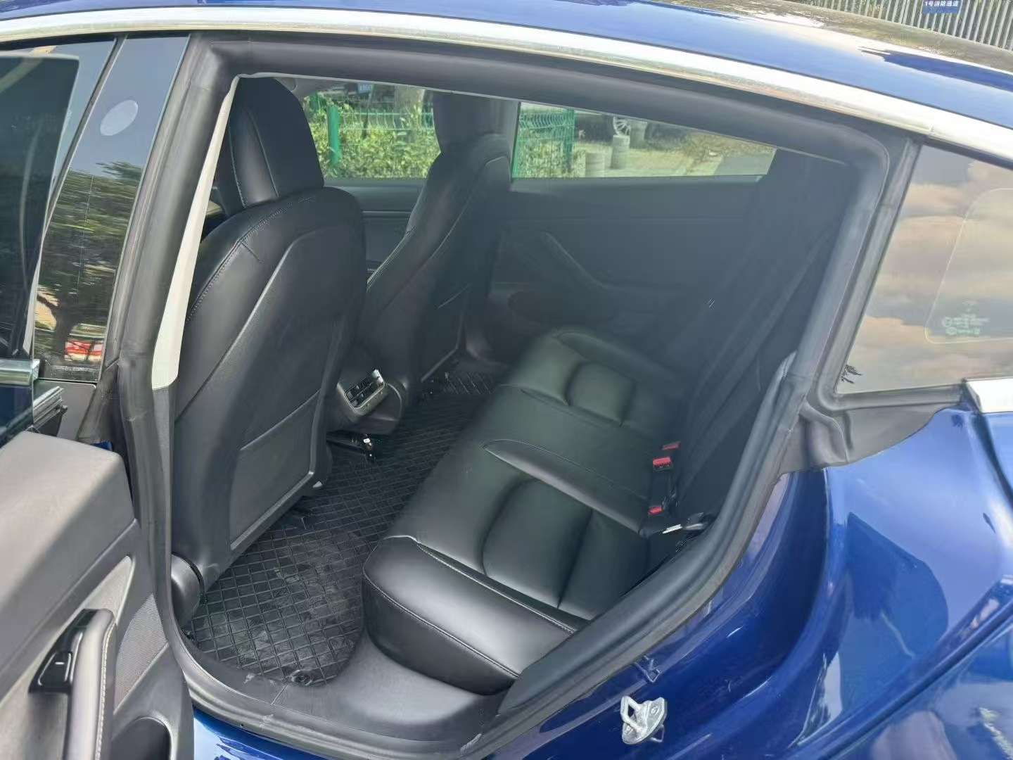 Tesla Model 3 6