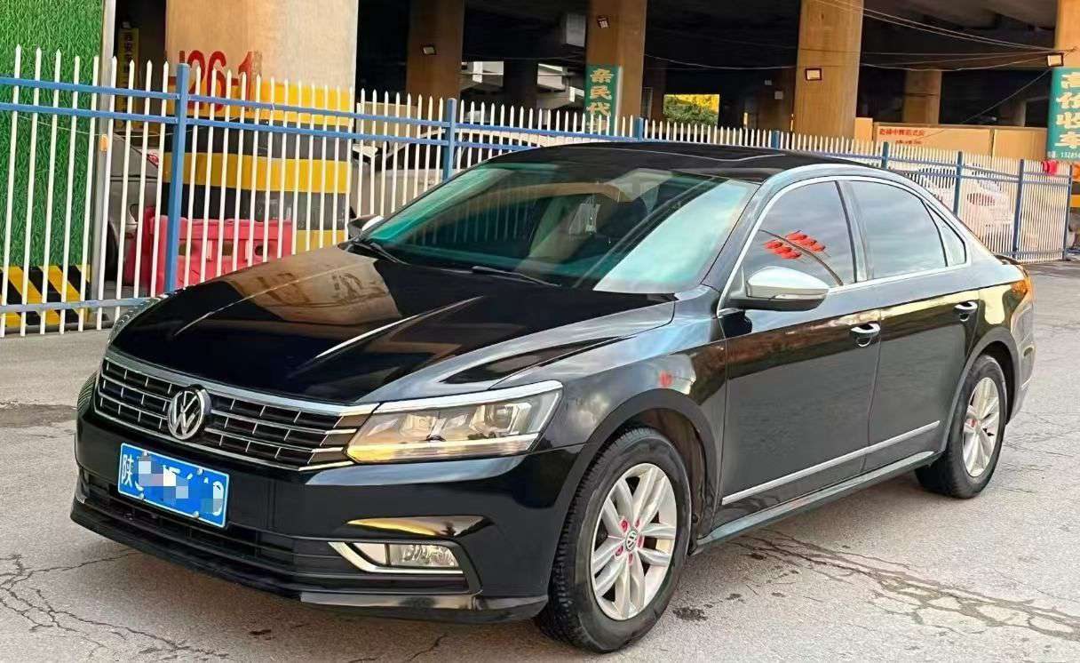 Volkswagen Passat 1.8T Premium Edition 2
