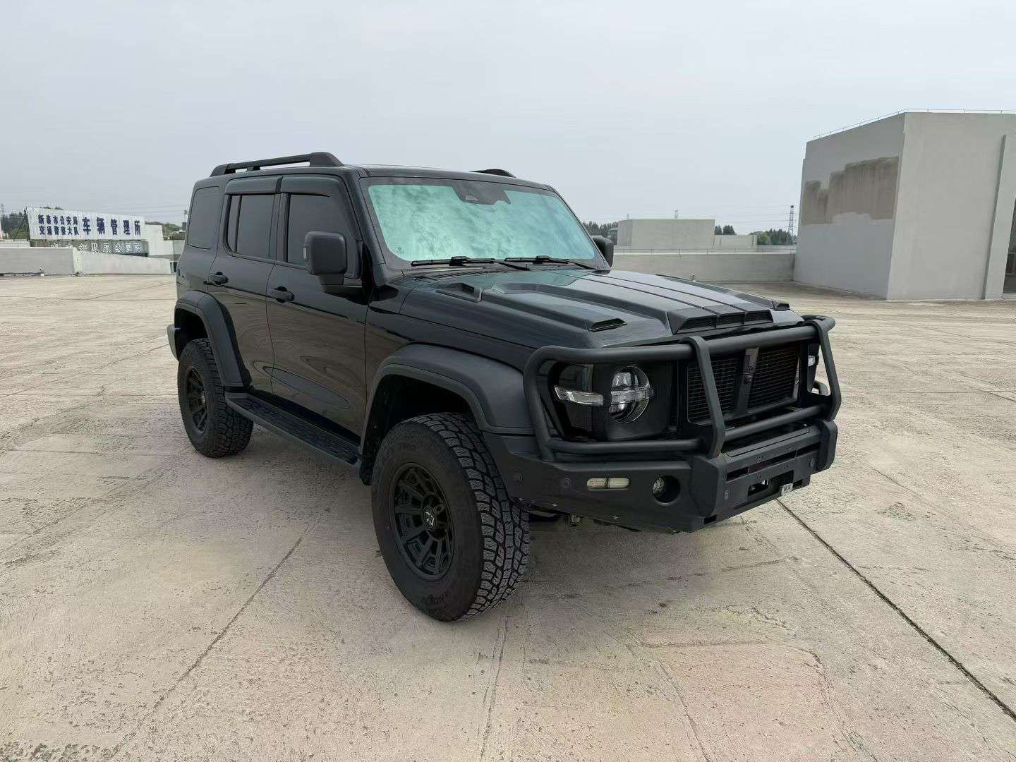 Tank 300 3
