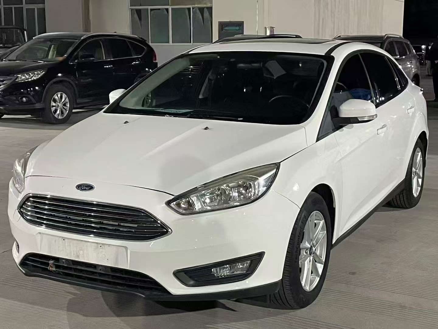 Ford Focus 2018 1.6L Automatic Sunroof Edition 3