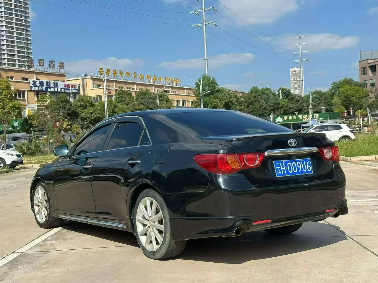 Toyota Reiz 9