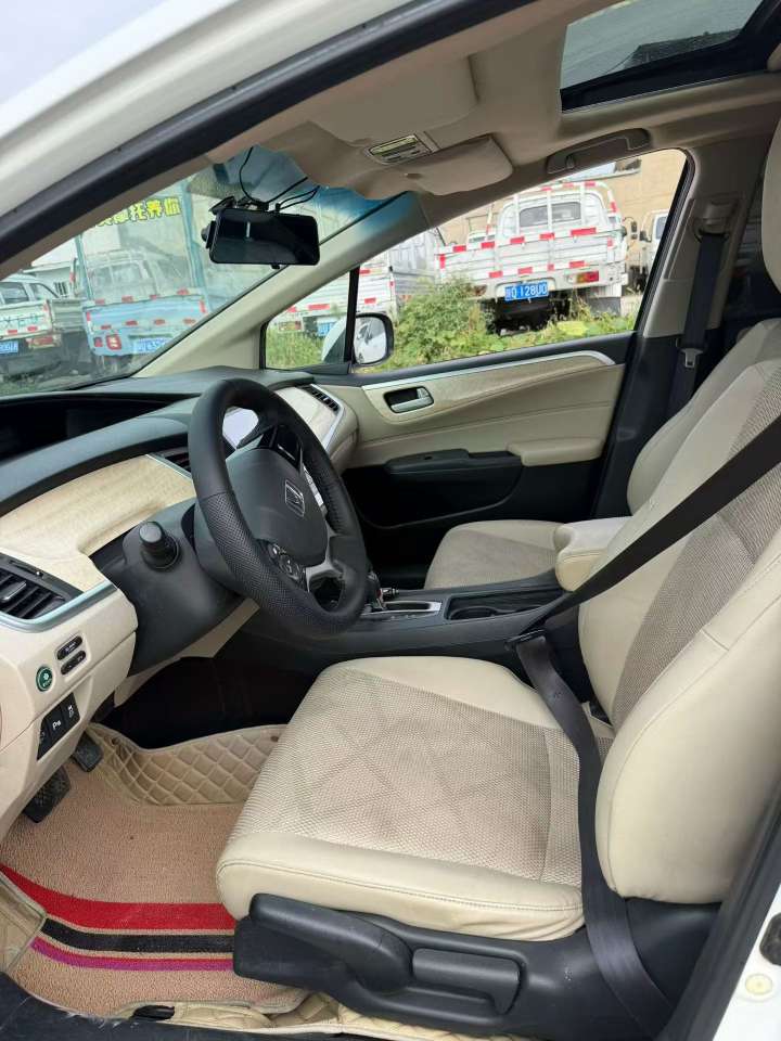 Honda Jade 2016 1.8L Automatic Sunroof 5-Seater 3