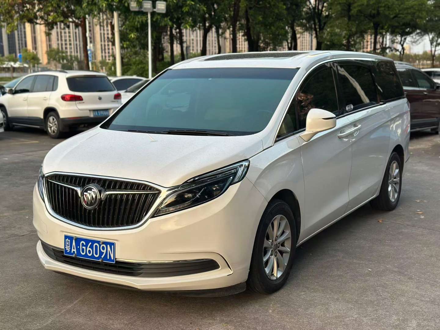 Buick GL8 2017 2.0T ES 28T Prestige
