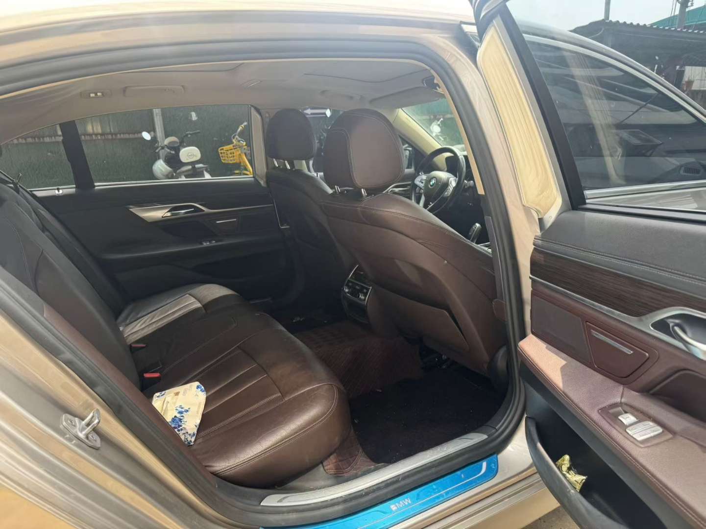 BMW 7 Series 730Li Leading Excellence 8