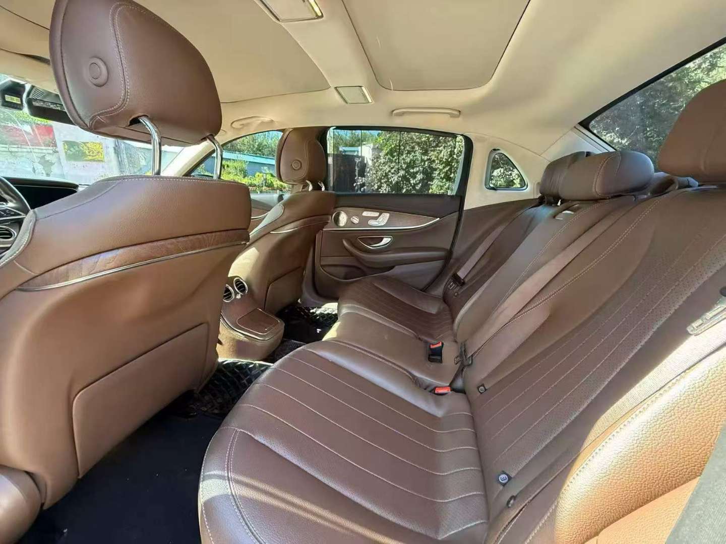 Mercedes-Benz E-Class E300 Luxury 7