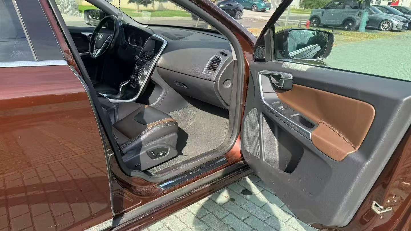 Volvo XC60 6