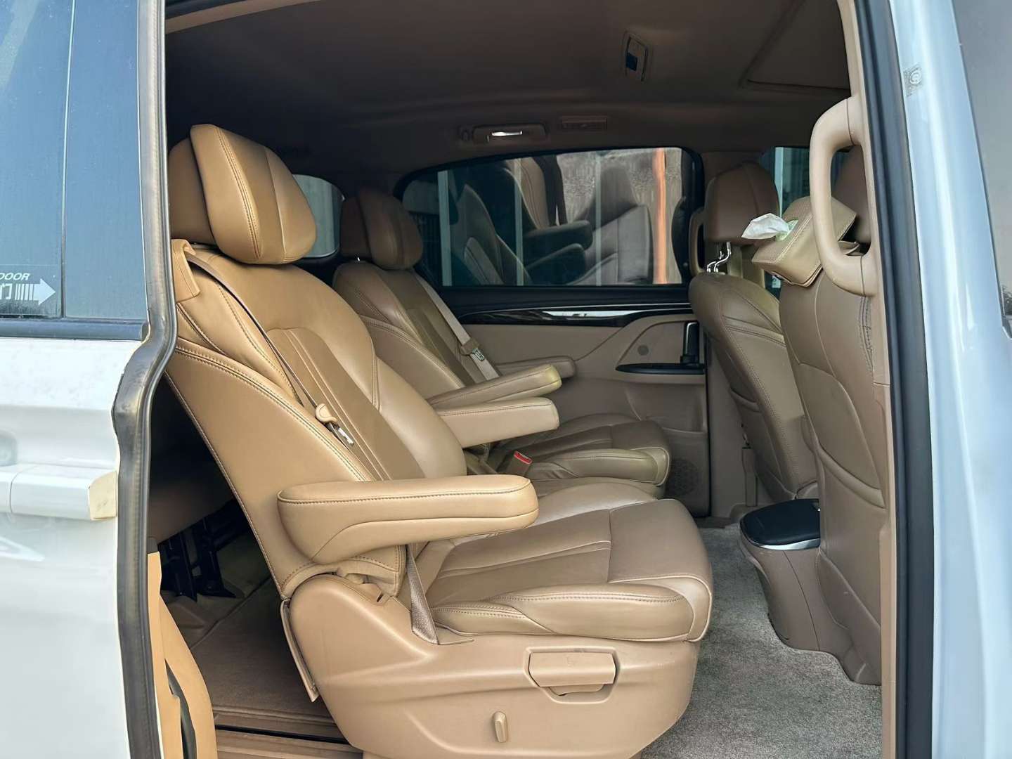 Buick GL8 2017 2.0T ES 28T Prestige 8
