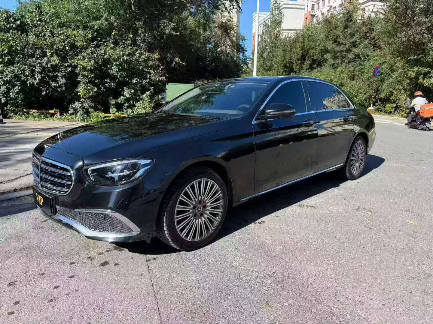 Mercedes-Benz E-Class E300 Luxury 3