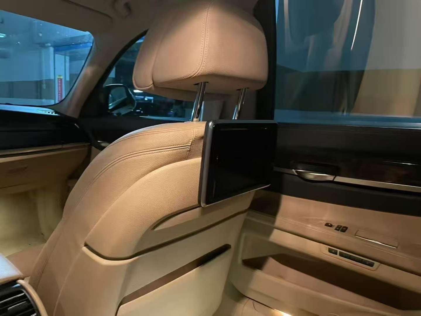 BMW 7 Series 730Li Luxury 8