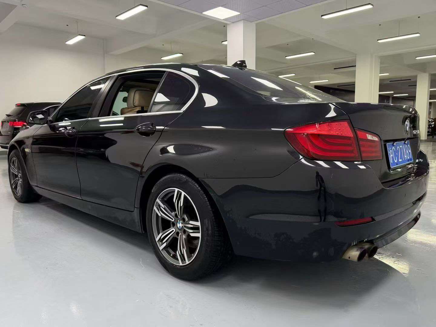 BMW 5 Series 525Li 9