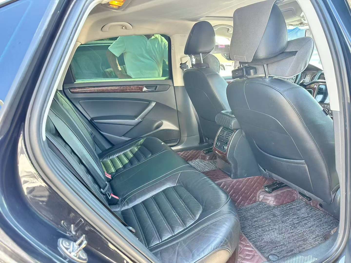 Volkswagen Passat 2.0T High Trim 4