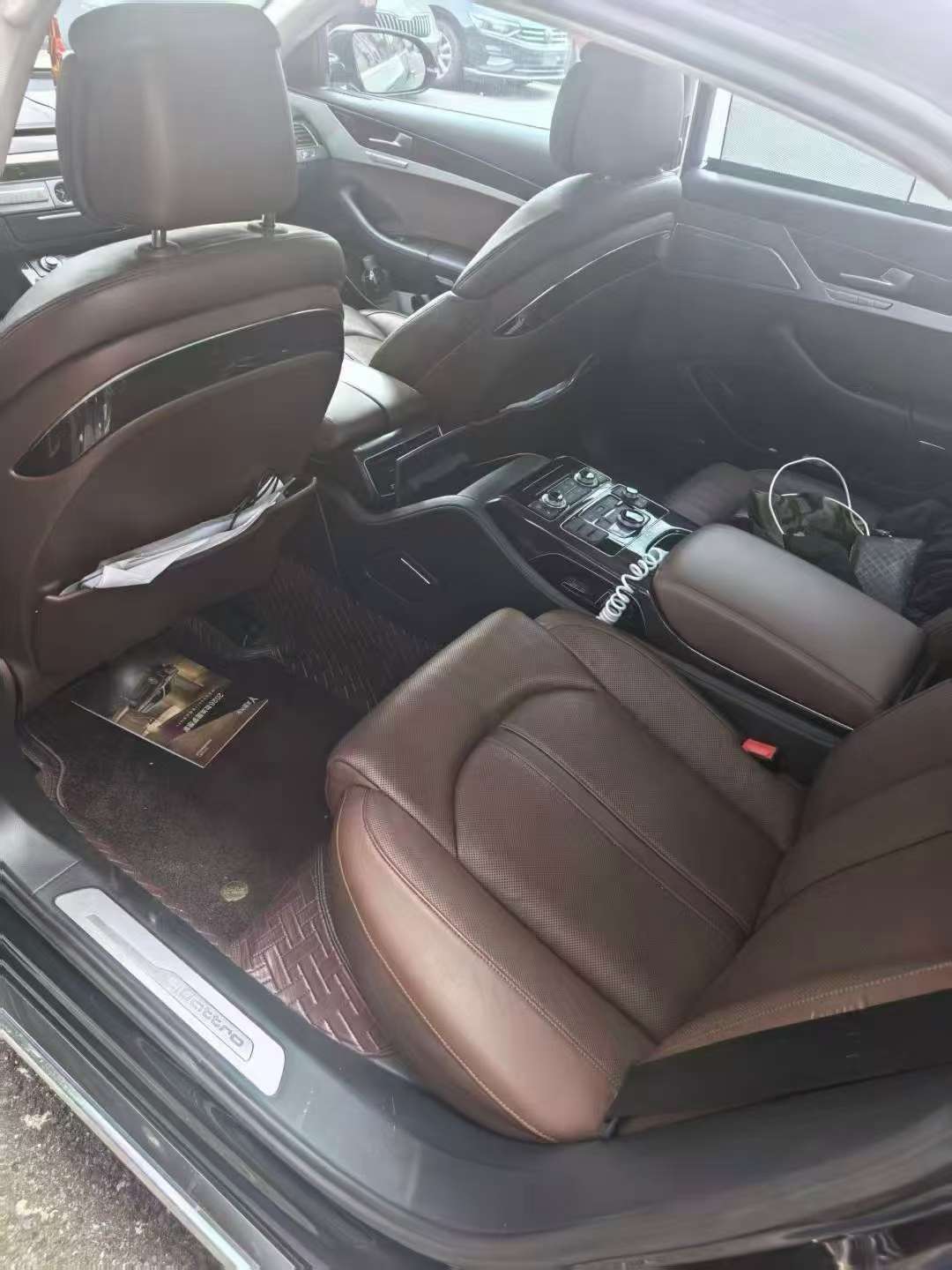 Audi A8 3.0T 4-Seat 8