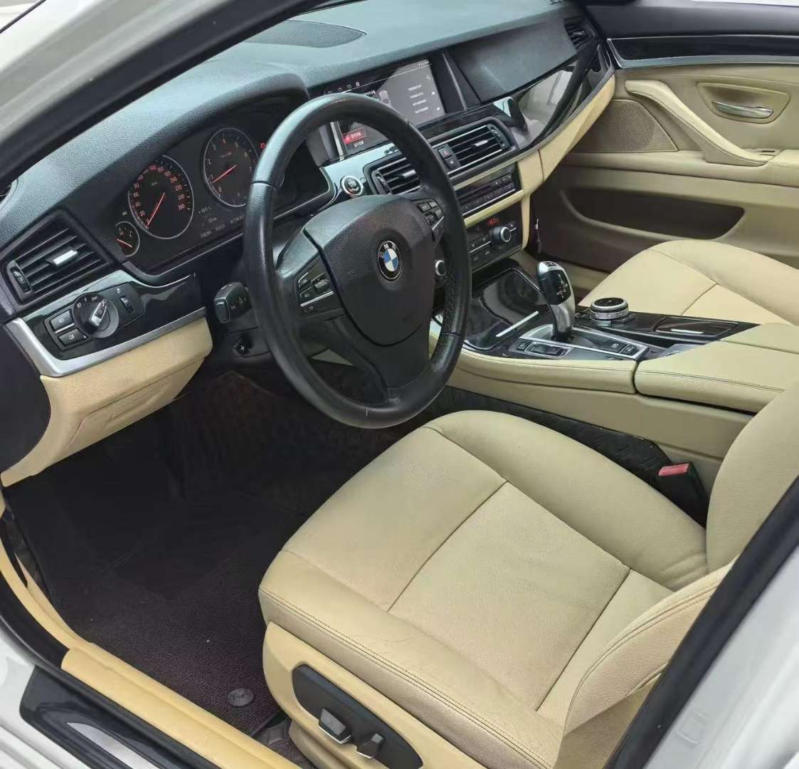 BMW 5 Series 525 Leading 7
