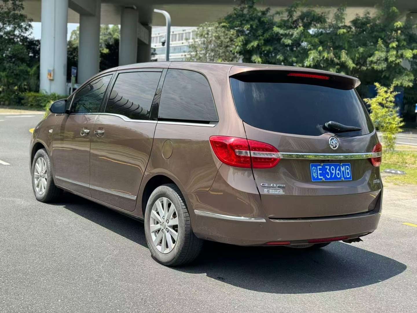 Buick GL8 2.0T Automatic Sunroof Luxury Edition 4