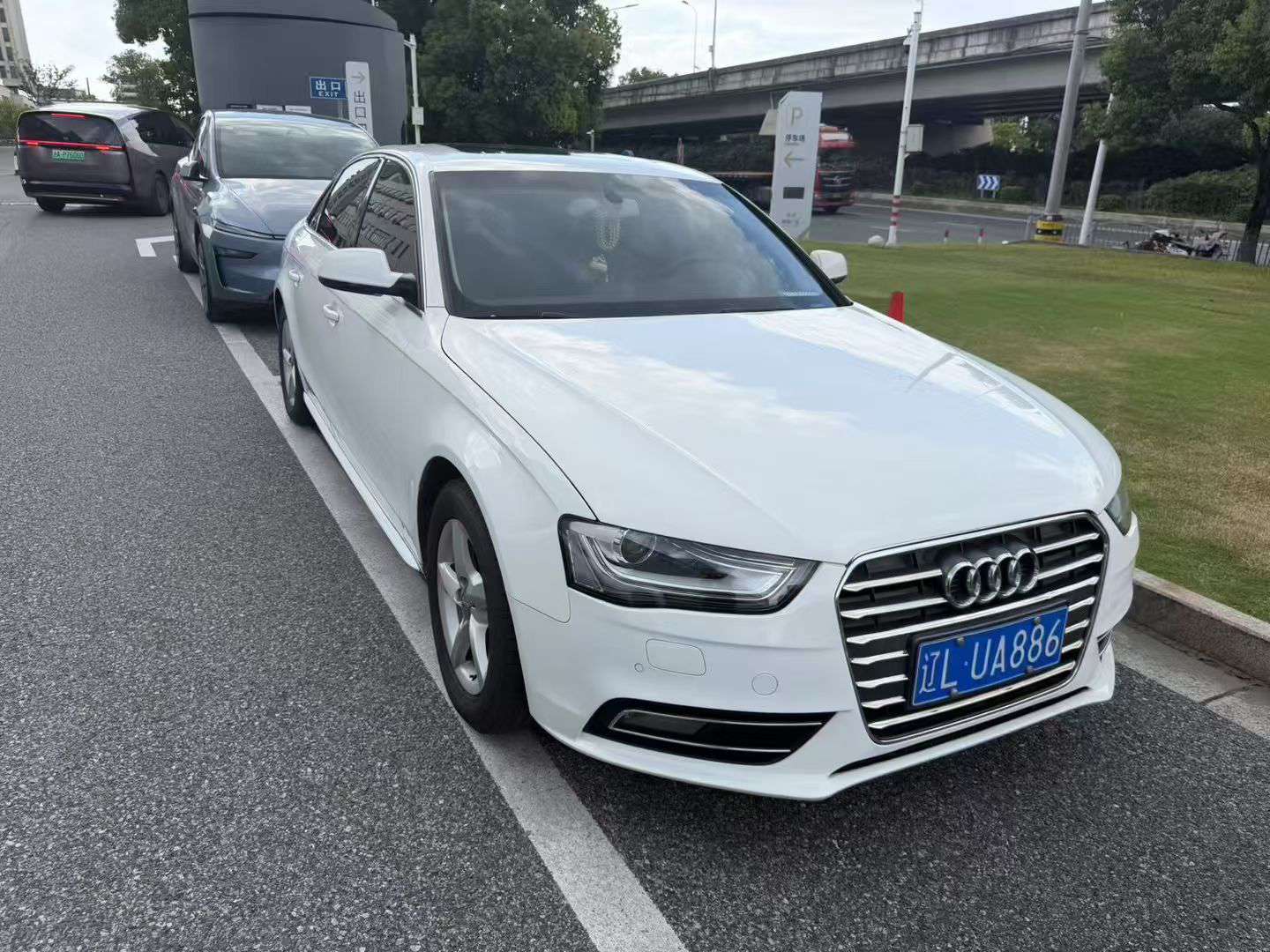 Audi A4L 2014 35 2