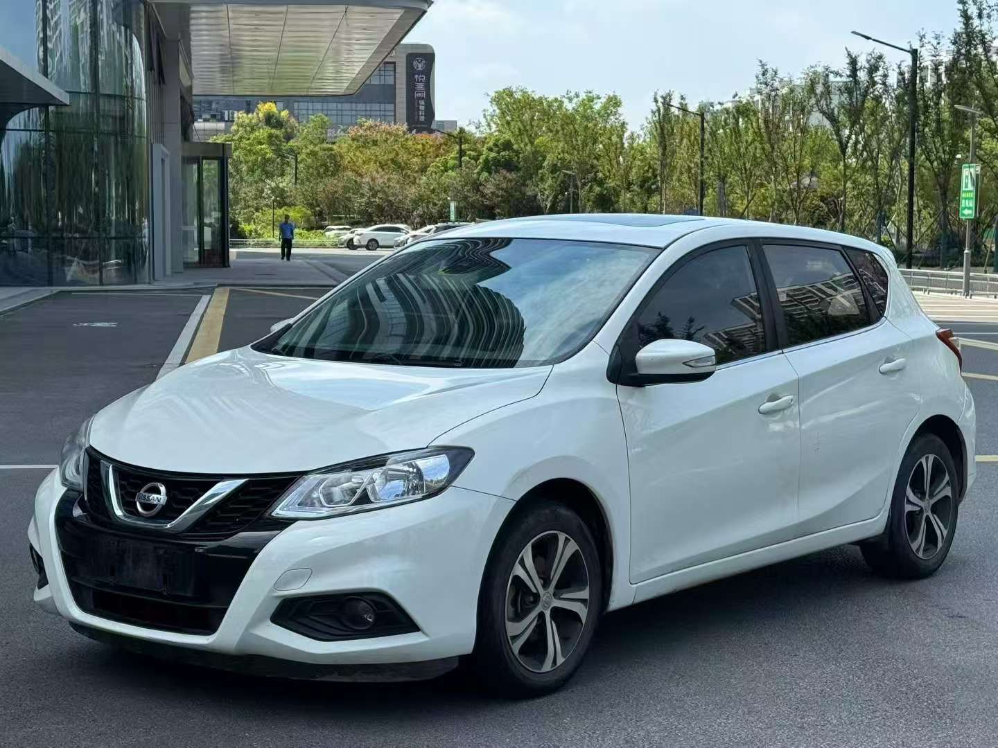 Nissan Tiida 1.6L Automatic Sunroof 3