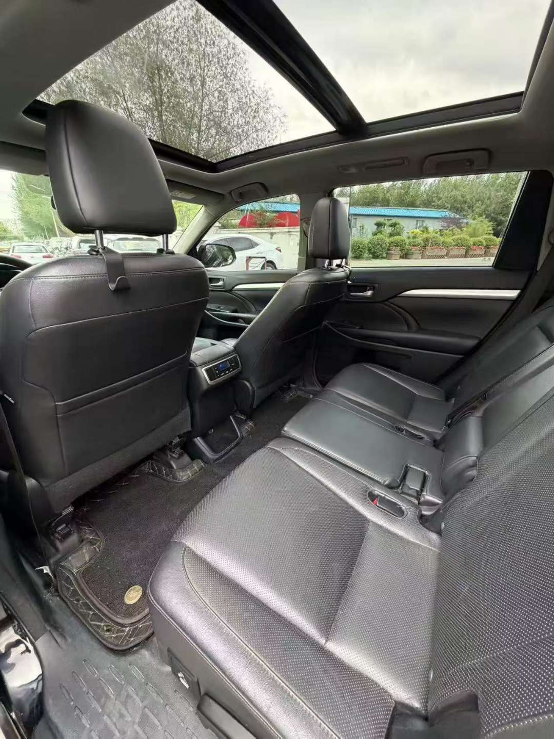 Toyota Highlander 2.0T AWD 7-Seat Luxury 8