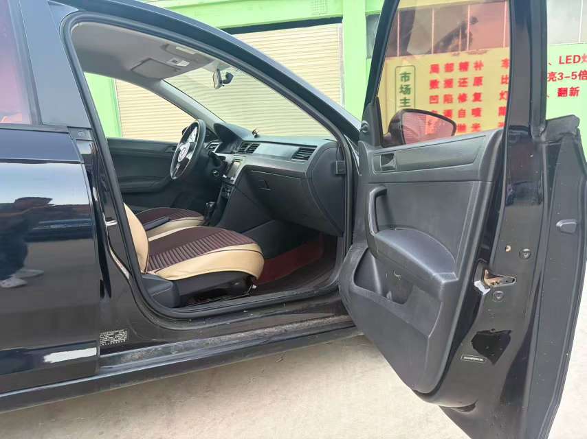 Volkswagen Santana Automatic 1.6L 7