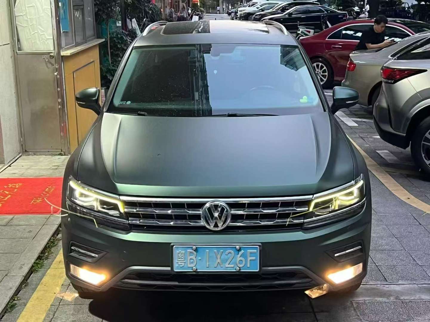 Volkswagen Tiguan L 2.0T 380 AWD Luxury 2