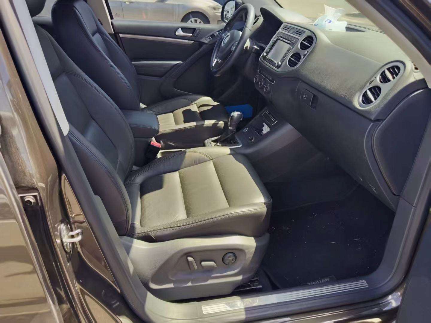 Volkswagen Tiguan 1.8T FWD Luxury Edition 5