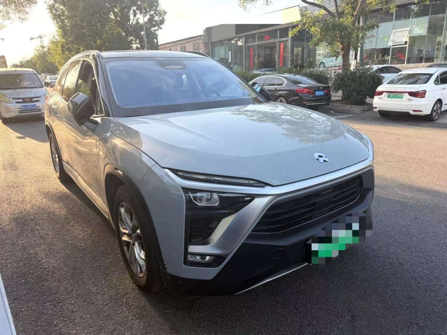 NIO ES8 Standard Edition 6 Seats 2
