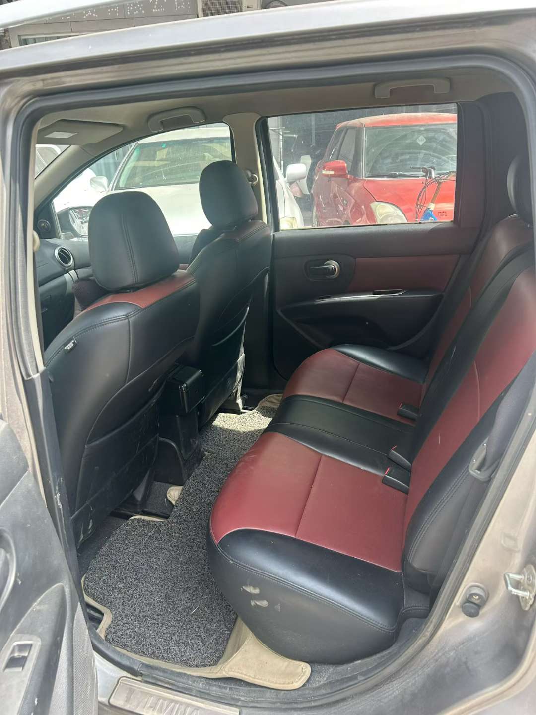 Nissan Livina 5 Seats 1.6L Manual 3