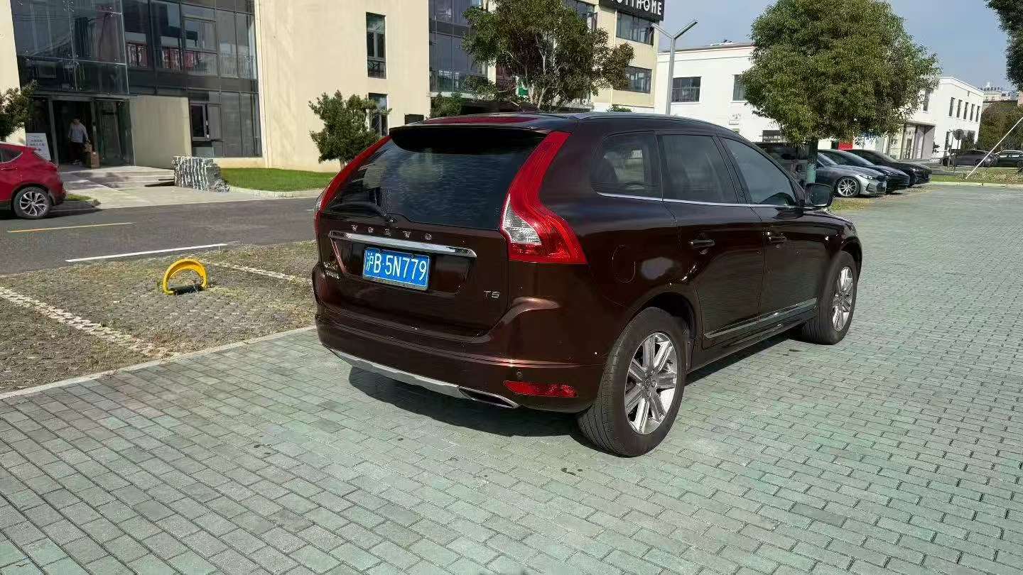 Volvo XC60 4
