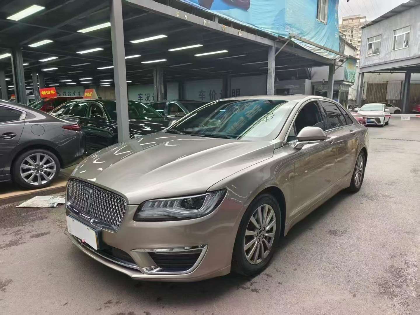 Lincoln MKZ Premium Edition 2