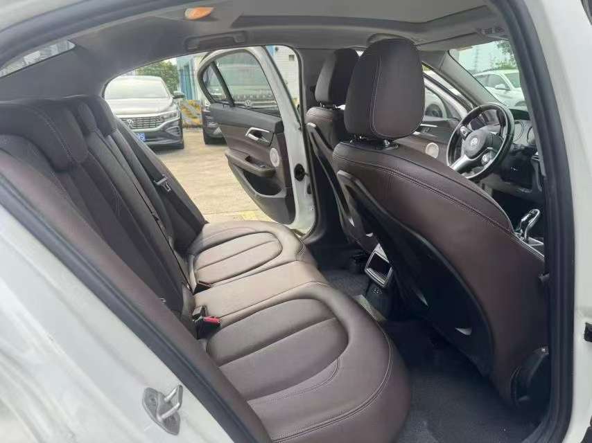 BMW 1 Series 1.5T M Sport Night Edition 6