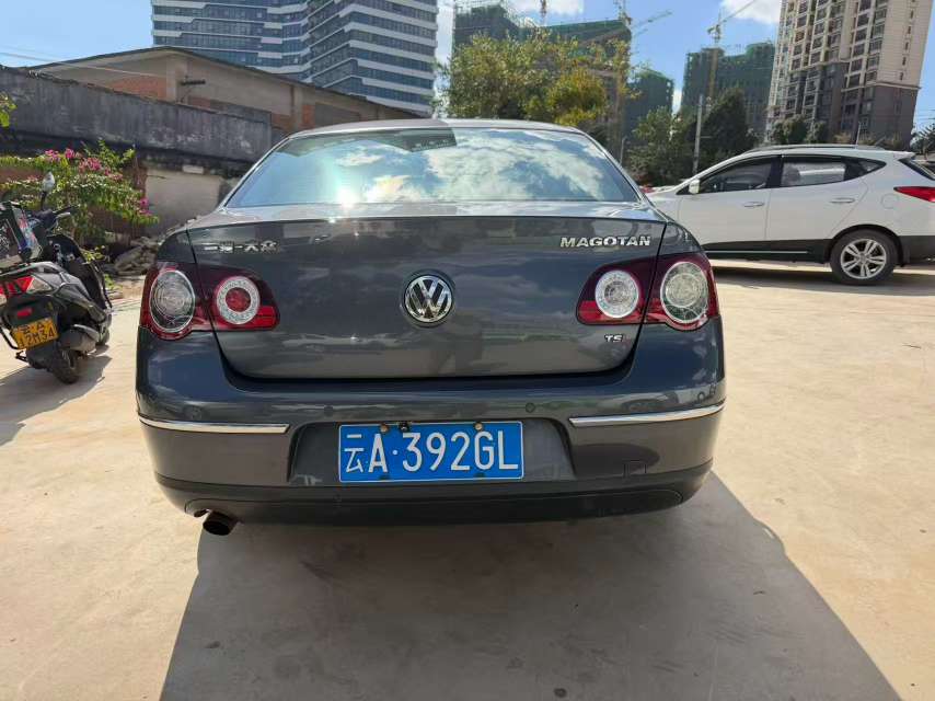 Volkswagen Magotan 1.4T Automatic Sunroof Dual Power Seats 2