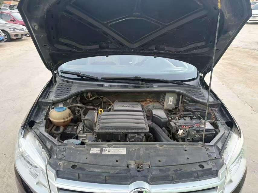 Volkswagen Santana Automatic 1.6L 9