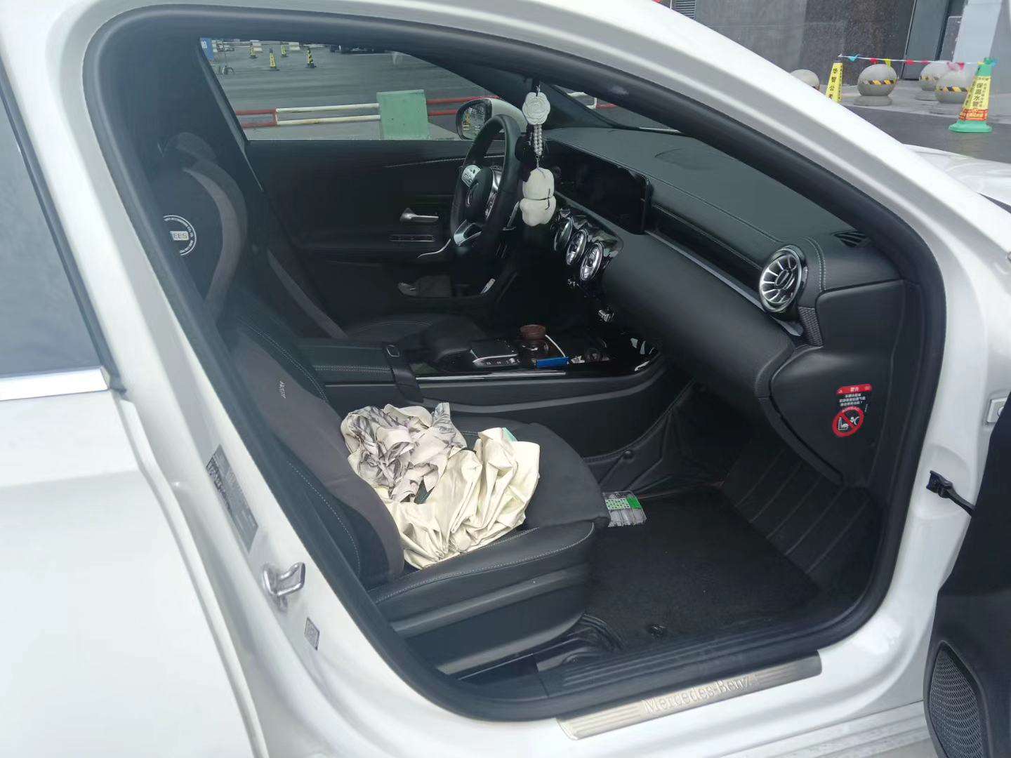Mercedes-Benz A200 1.3T Sport Sedan Fashion Edition Facelift III 4
