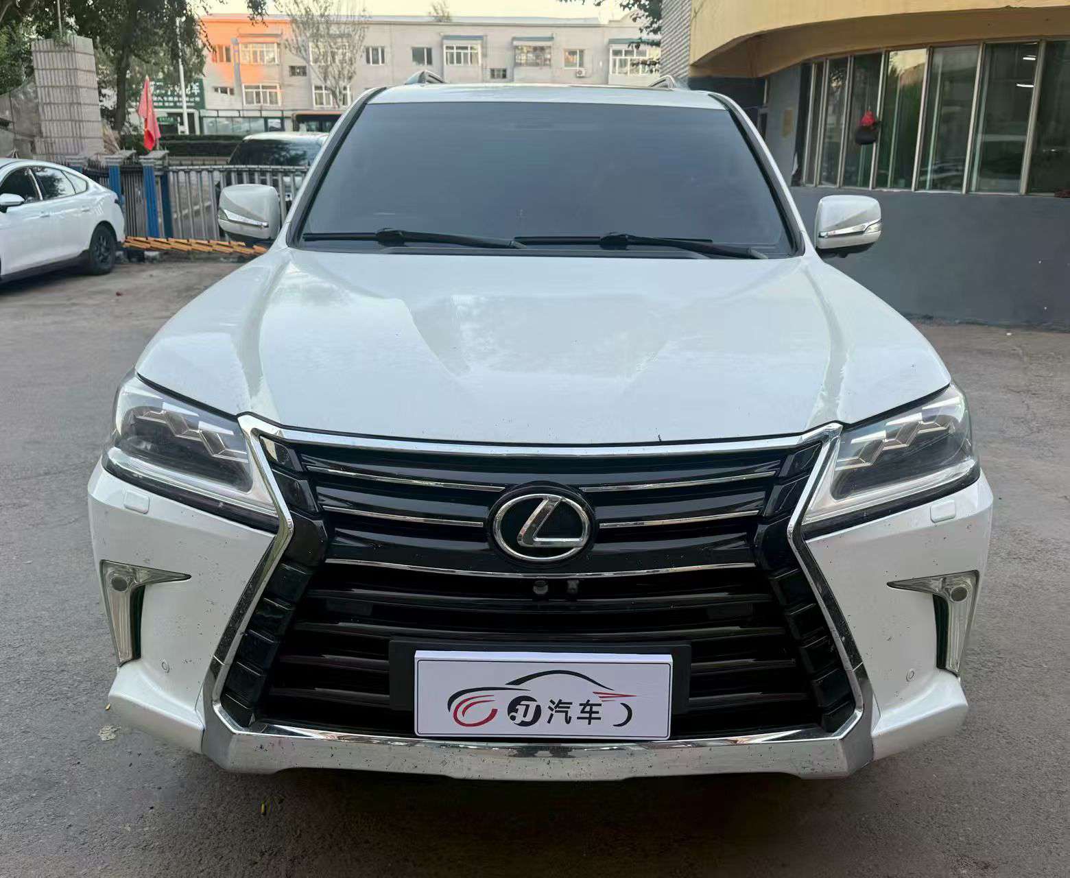 Lexus 570 2010 5.7L V8 2